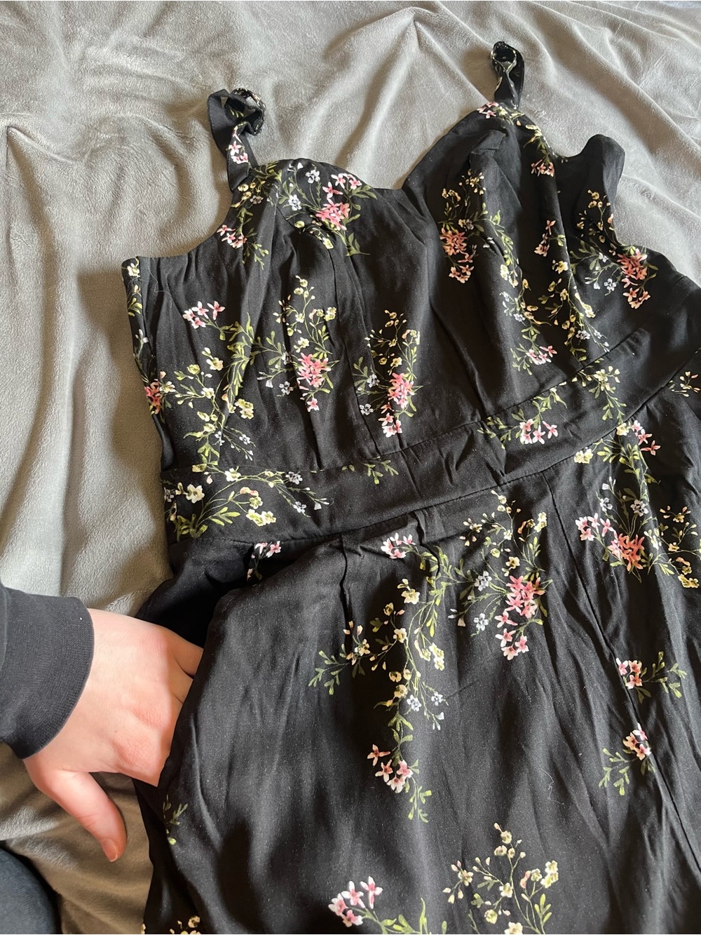 Torrid Floral Wide-Leg Jumpsuit in Black size 1 - Picture 4 of 7